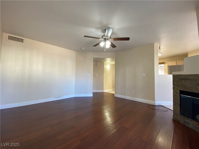 Building Photo - 698 S Racetrack Rd