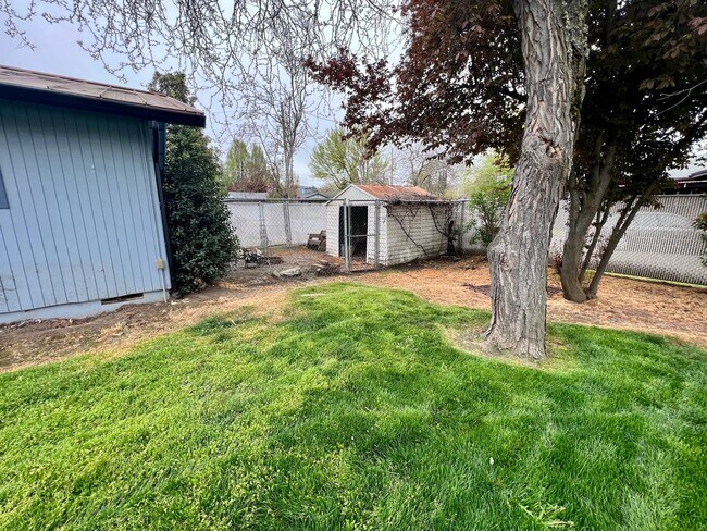 Building Photo - 990 Janes Rd