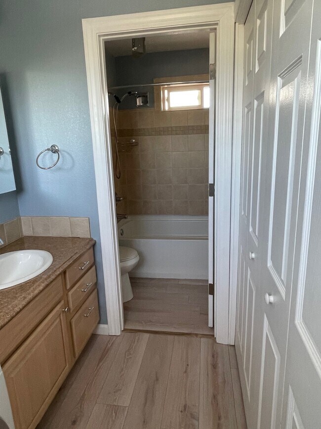 Building Photo - 2640 Emily St