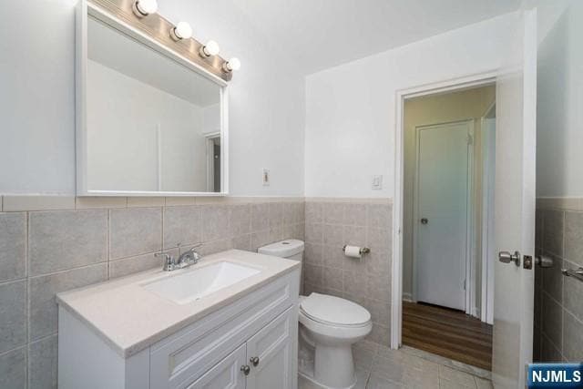 Building Photo - 2330 Linwood Ave