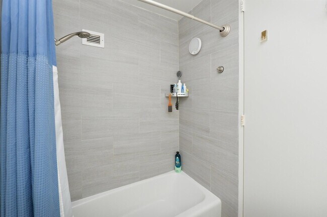 Building Photo - 7000 Boulevard