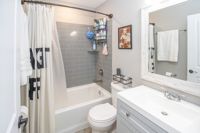 Building Photo - 301 Sanford Ave