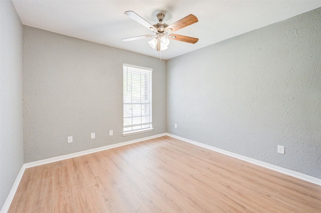 Building Photo - 11602 Lennington Ln