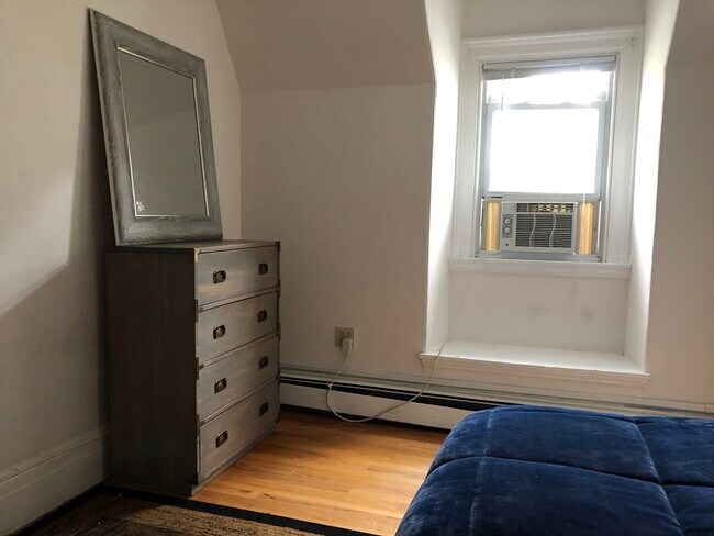 Building Photo - 318 Tappan St