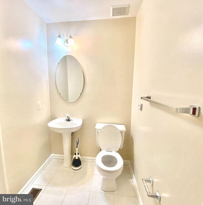Building Photo - 13765 Palmetto Cir