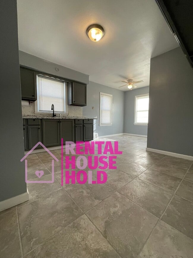 Building Photo - Cozy 3-Bedroom Bungalow for Rent: A Perfec...