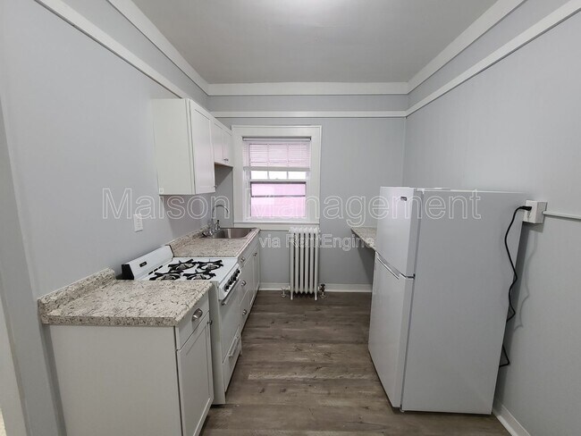 Building Photo - 693 Park Ave