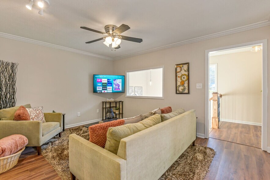 Primary Photo - 25 W Ridge Dr SE