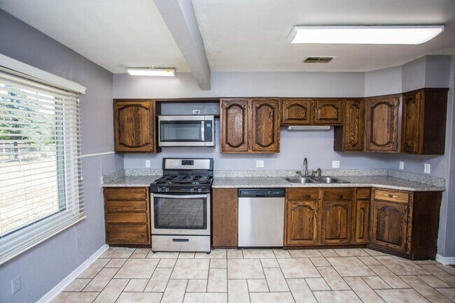 Building Photo - Available Now or for Summer 2025 PreLease!