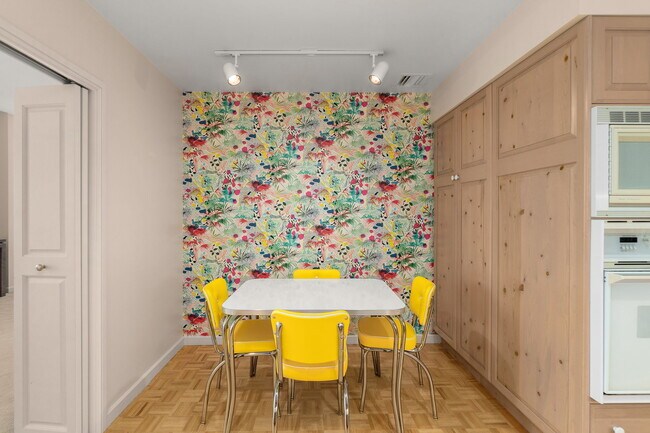 Building Photo - 1414 SW 3rd Ave