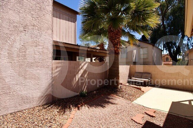 Building Photo - 509 E Kristal Way