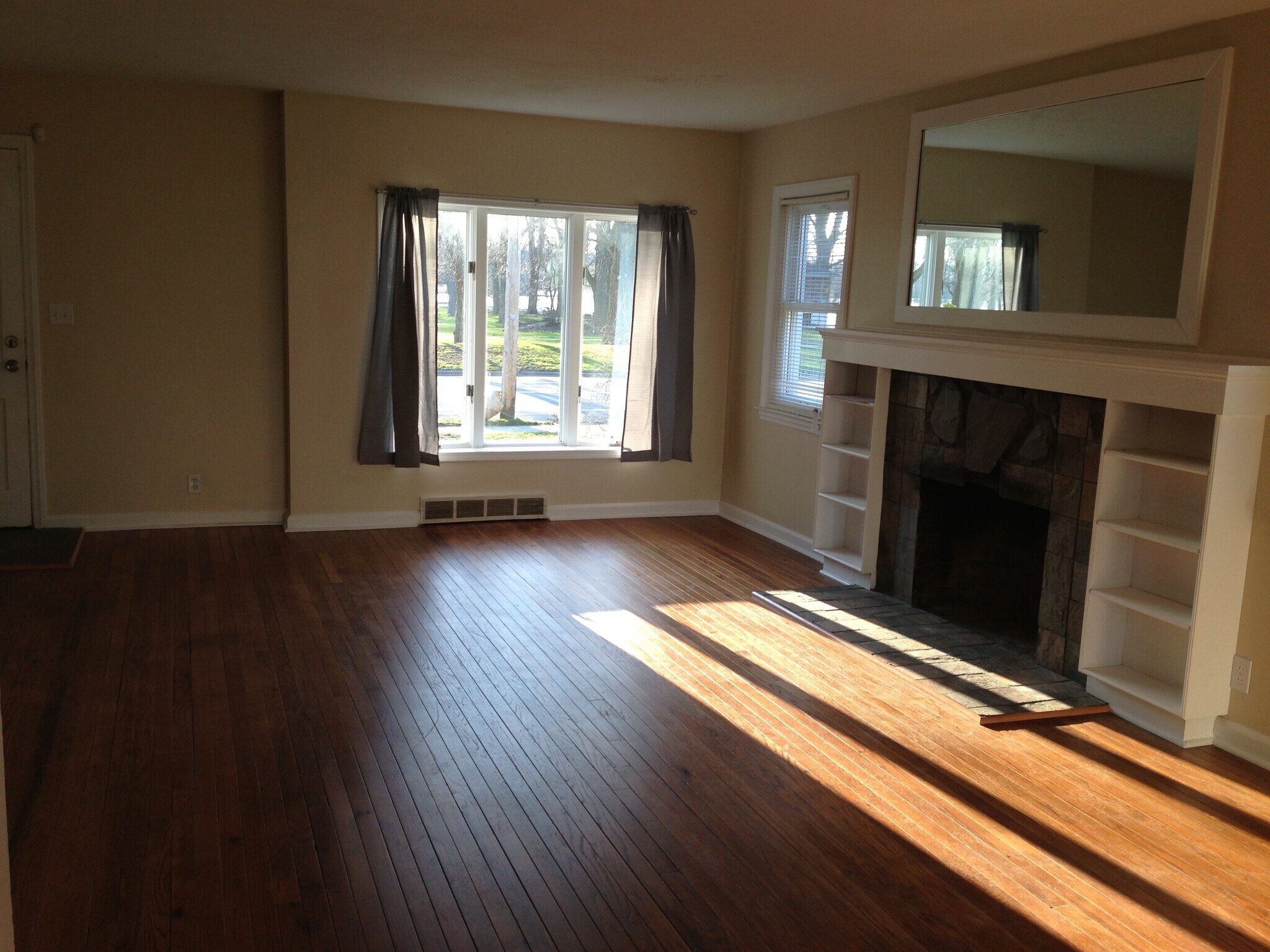 Living room - 2332 Monroe Ave NE