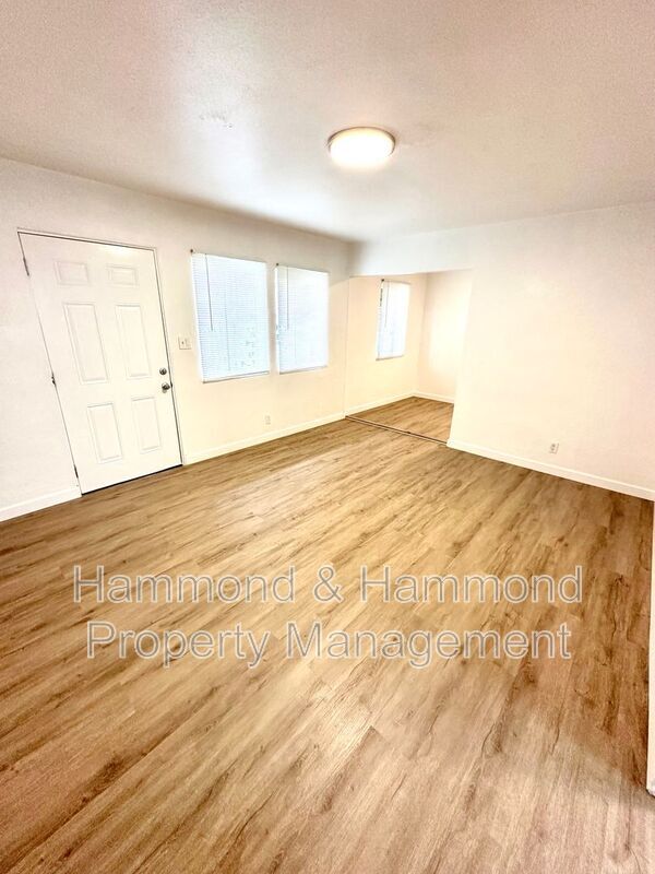 Building Photo - 5854 Tujunga Ave