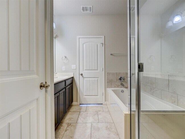 Building Photo - 408 Epiphany Ln