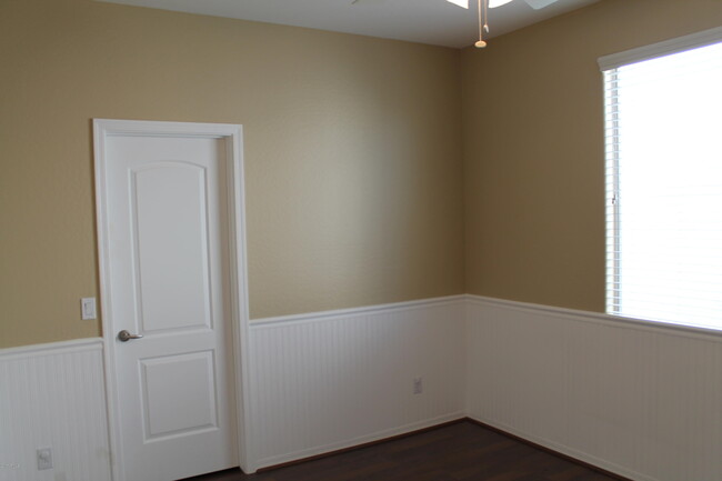 Building Photo - 9059 W Red Fox Rd