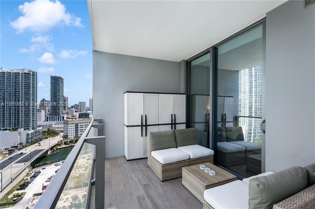 Building Photo - 68 SE 6th St