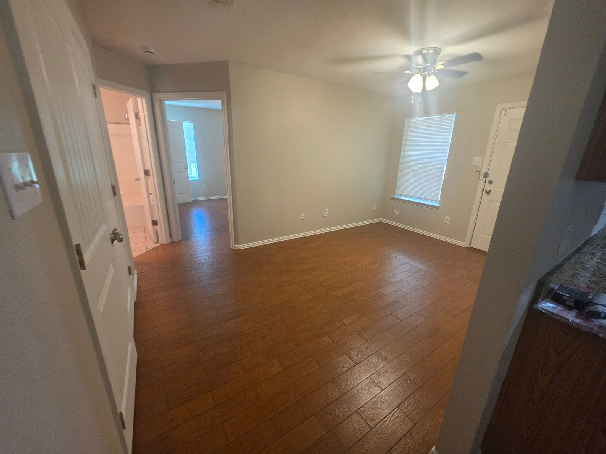 Building Photo - Room in Duplex on Arbor Ave