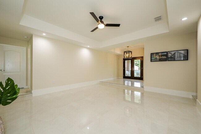 Building Photo - 209 Green Jay Ln