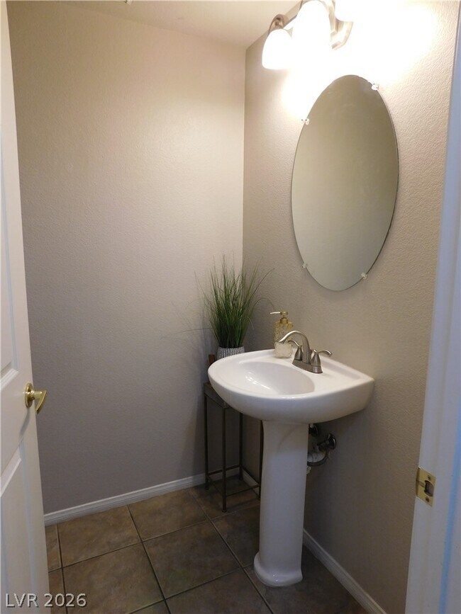 Building Photo - 3965 Palm Beach St