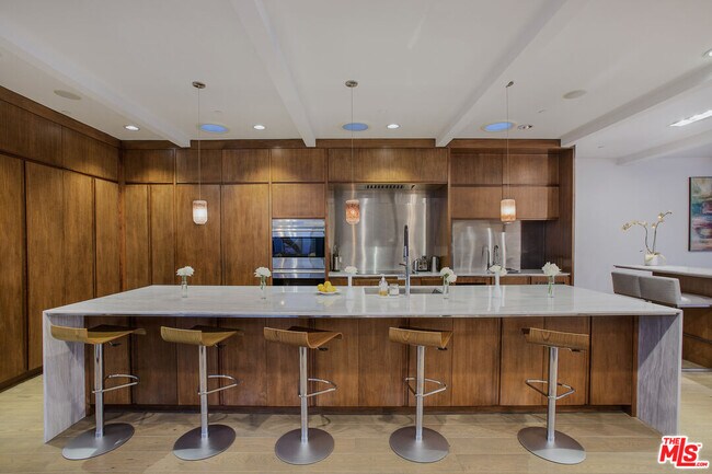 Building Photo - 2105 E Balboa Blvd