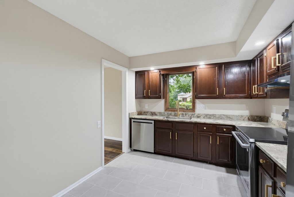 Building Photo - 5460 Echodell Ave NW