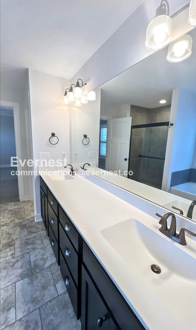 Building Photo - 509 SW Brummel Rd