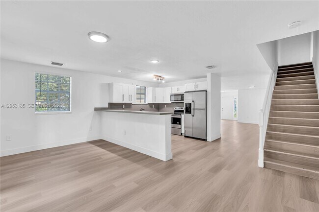 Building Photo - 140 NW 70th St