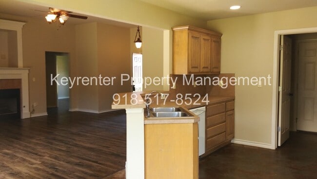 Building Photo - Claremore | 3 Bed | 2 Bath | Large Backyard