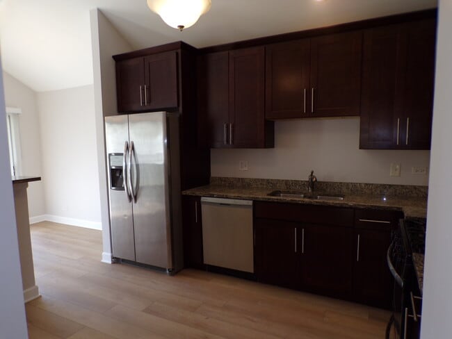 Building Photo - 891 Essex Cir
