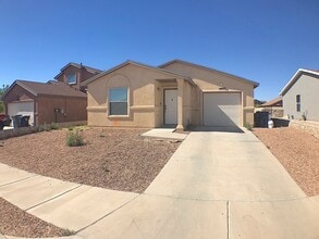 Building Photo - East El Paso 3bed/2bath Refrig A/C