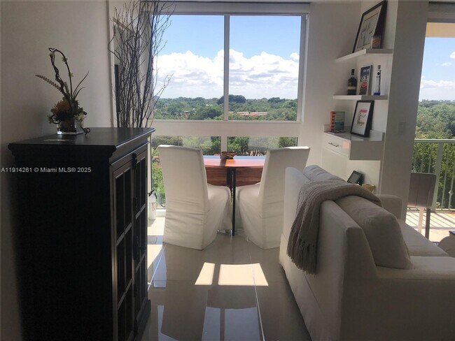 Building Photo - 2951 S Bayshore Dr