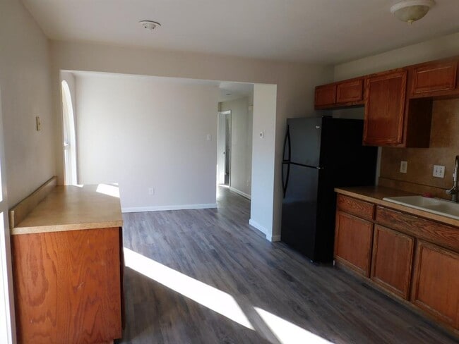 Building Photo - 1320 Green St