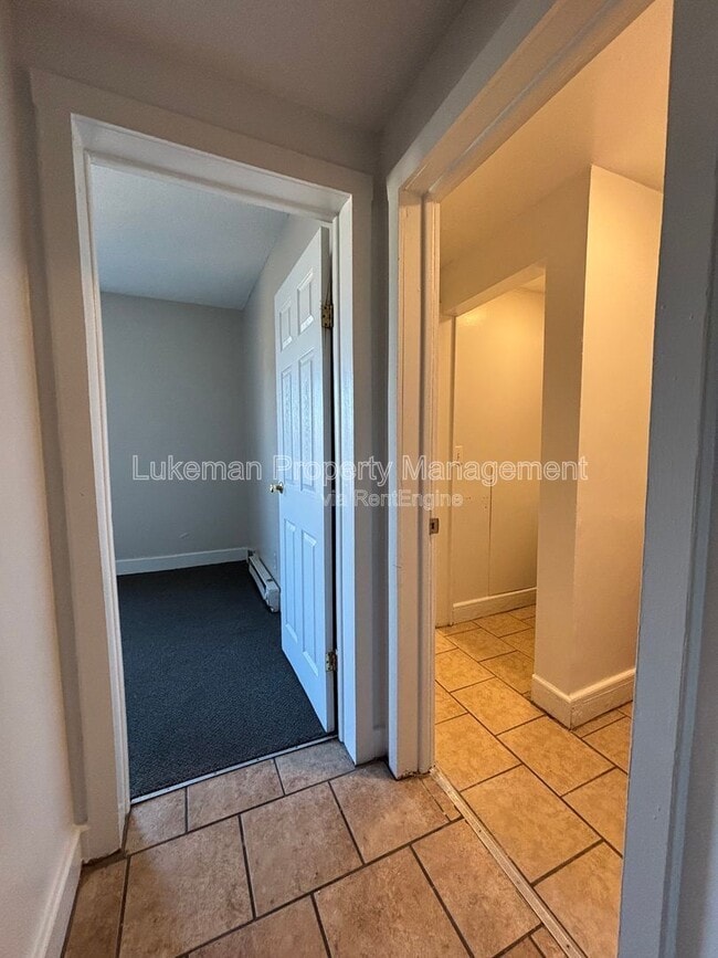 Building Photo - 518 S Rose St