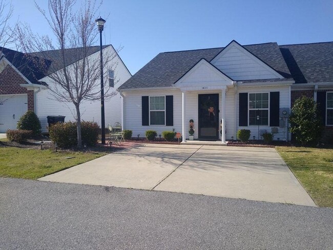 Building Photo - 1811 Lauren Ln