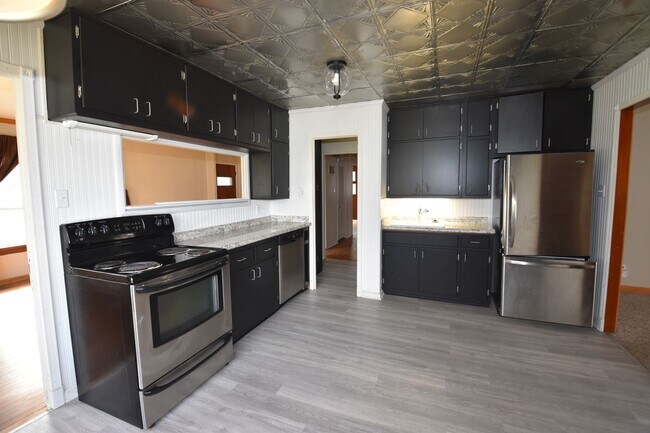 Building Photo - 3 Bedroom 2 Full Bath Home in Greenfield, Fenced Yard