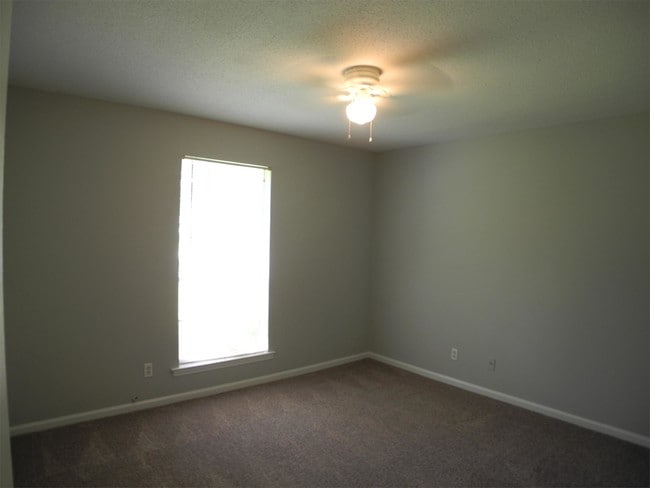 Building Photo - 26 Beaver Run Dr