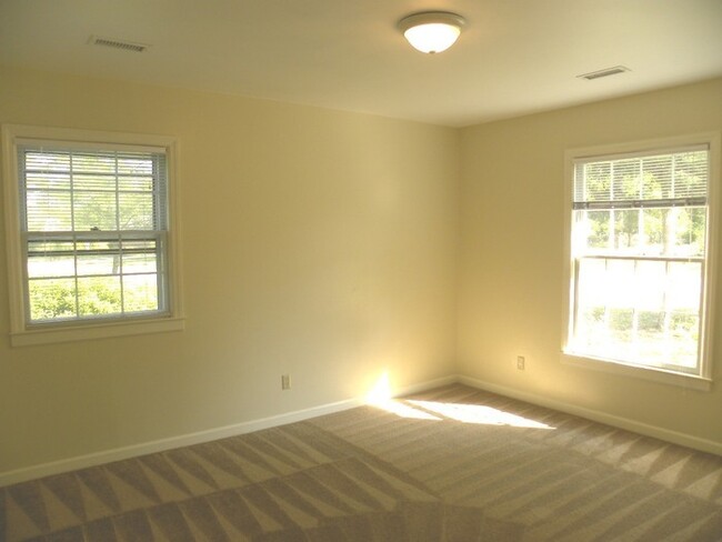 Building Photo - 4BR brick home with rocking chair porch, f...