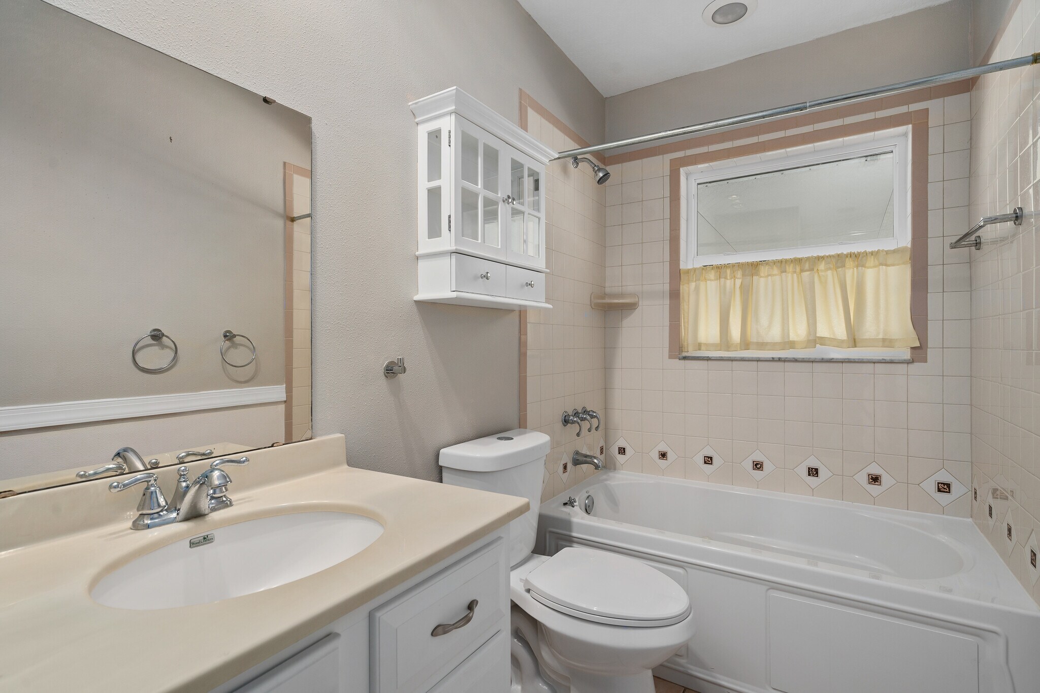 Building Photo - 3419 Seminole Dr