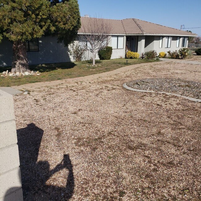 Building Photo - 13980 Mission St