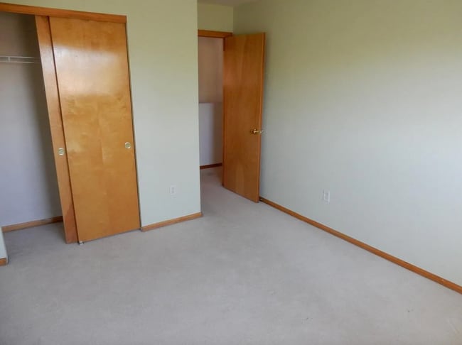 Building Photo - 3 Bed, 2.5 Bath Townhome Near Mehaffey Park & The Olde Course!