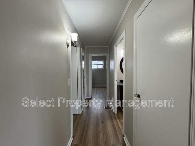 Building Photo - 1909 Jessie Ave