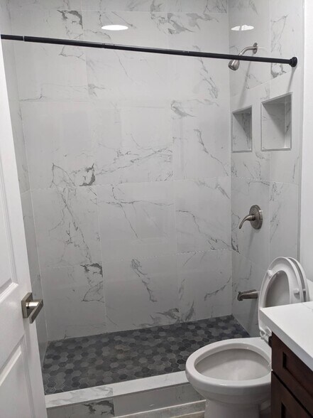 Building Photo - 99-741 Hulumanu St