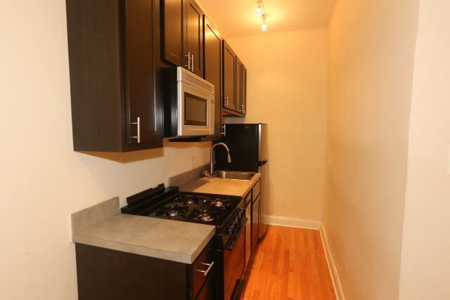 Building Photo - 4644 N Paulina St