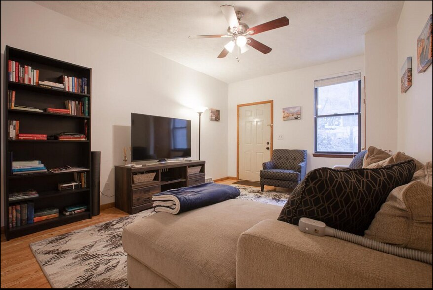 Building Photo - 413 E Carson St