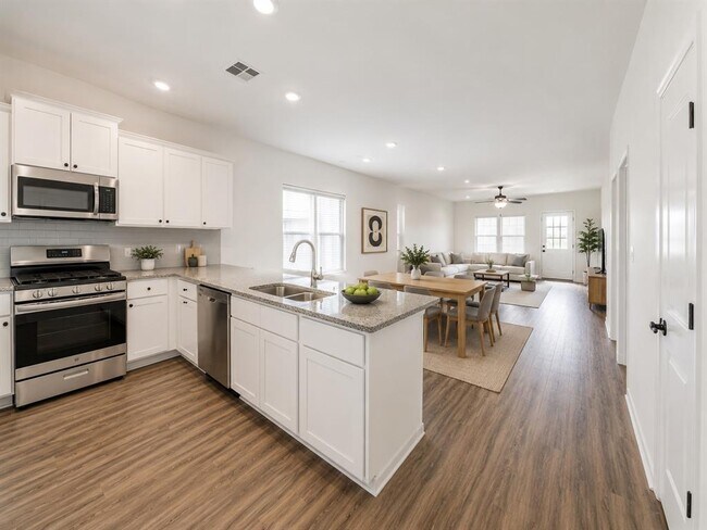 Building Photo - 6513 Leonardo Cove