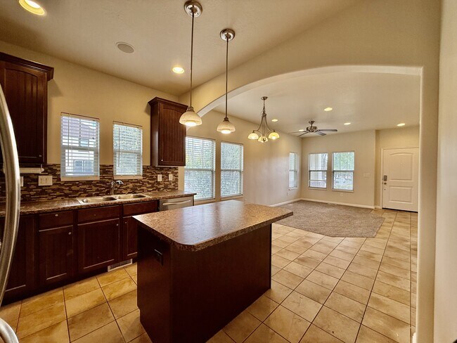 Building Photo - 10753 Topview Rd