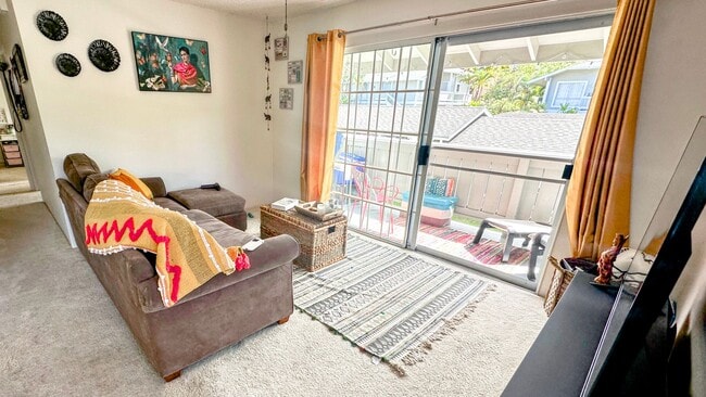 Building Photo - Charming 2-Bedroom Townhouse at Haiku Poin...