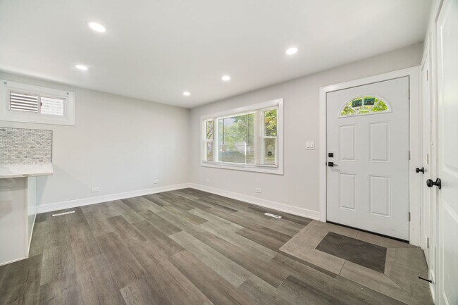 Building Photo - 16752 Artesian Ave