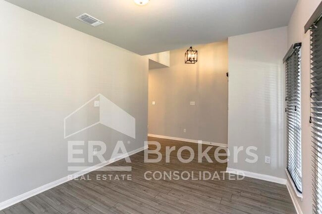 Building Photo - 6402 Golden Gate Dr