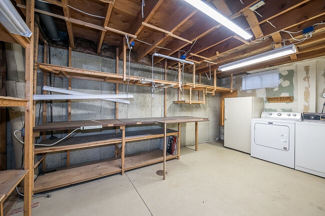 Building Photo - 7420 Webster St